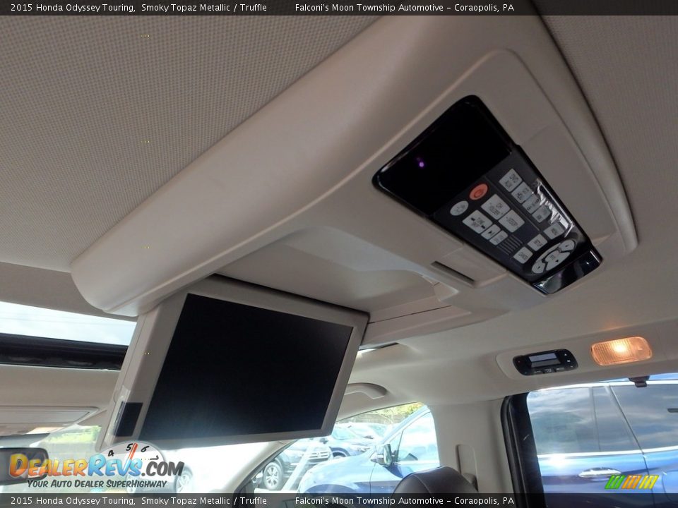 2015 Honda Odyssey Touring Smoky Topaz Metallic / Truffle Photo #18