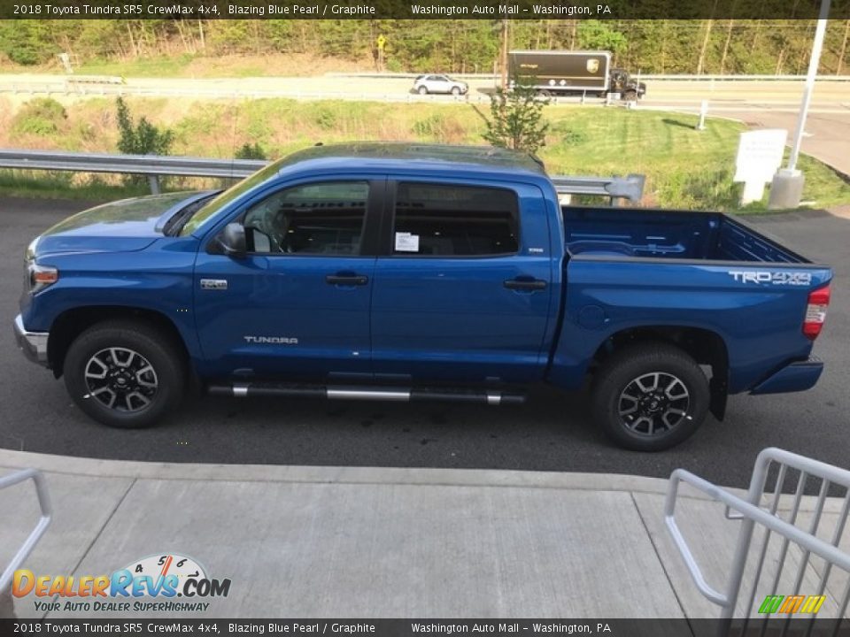 2018 Toyota Tundra SR5 CrewMax 4x4 Blazing Blue Pearl / Graphite Photo #5