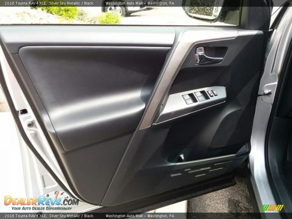 2018 Toyota RAV4 XLE Silver Sky Metallic / Black Photo #8