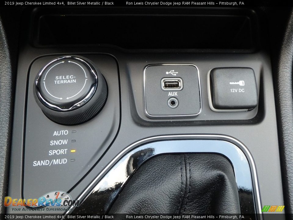 Controls of 2019 Jeep Cherokee Limited 4x4 Photo #17