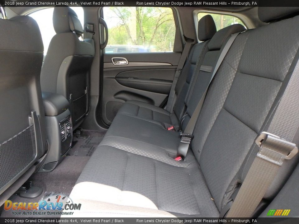 2018 Jeep Grand Cherokee Laredo 4x4 Velvet Red Pearl / Black Photo #11