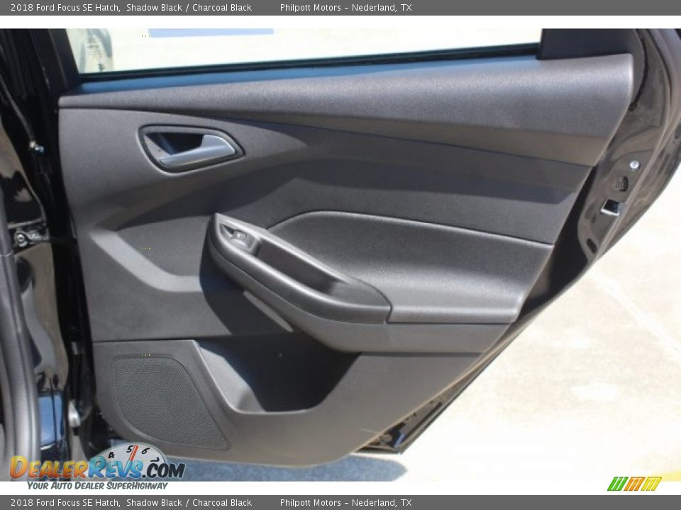 2018 Ford Focus SE Hatch Shadow Black / Charcoal Black Photo #28