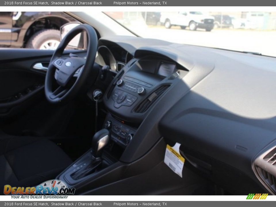2018 Ford Focus SE Hatch Shadow Black / Charcoal Black Photo #31