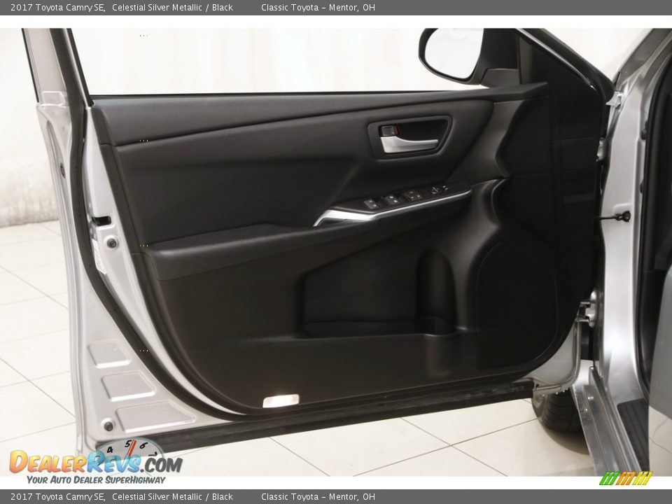 2017 Toyota Camry SE Celestial Silver Metallic / Black Photo #4