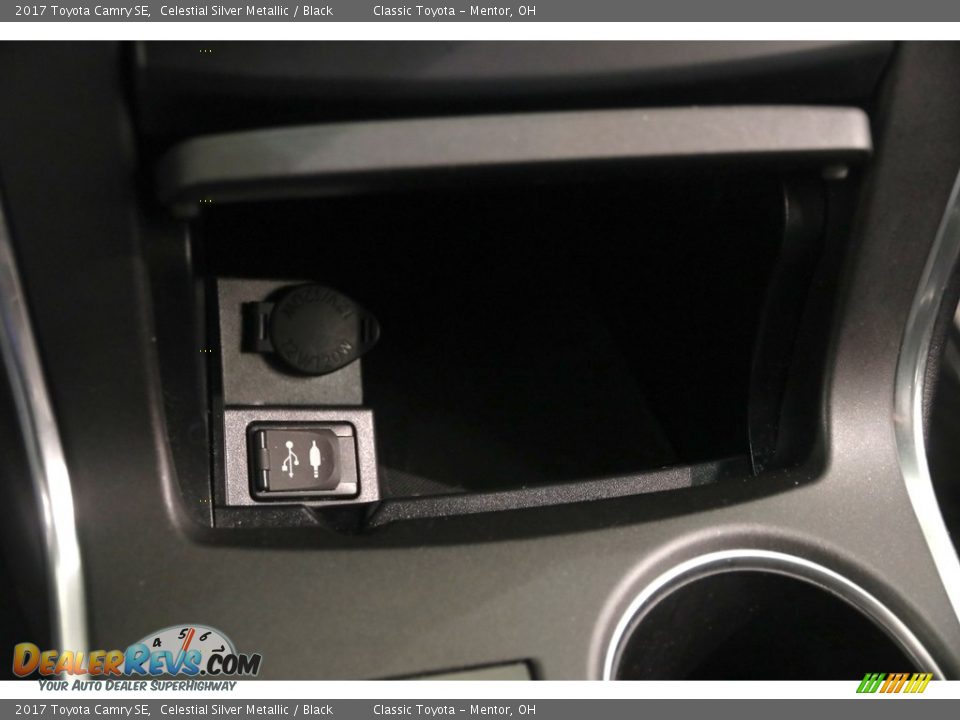 2017 Toyota Camry SE Celestial Silver Metallic / Black Photo #12