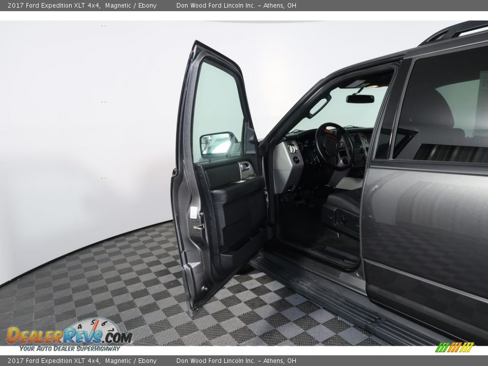 2017 Ford Expedition XLT 4x4 Magnetic / Ebony Photo #27