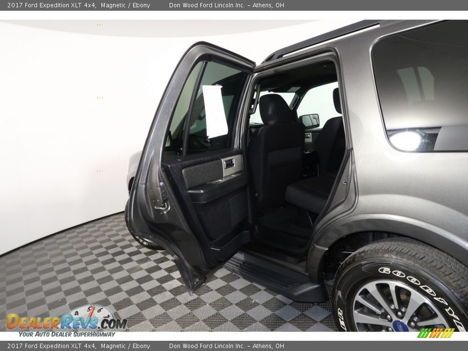 2017 Ford Expedition XLT 4x4 Magnetic / Ebony Photo #28