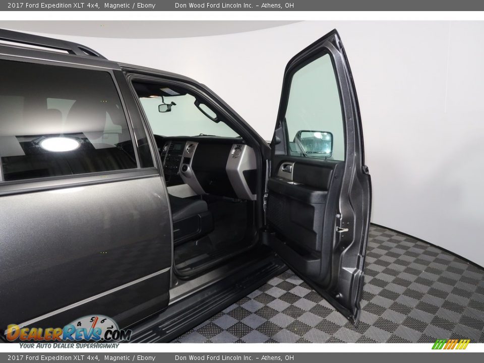 2017 Ford Expedition XLT 4x4 Magnetic / Ebony Photo #30