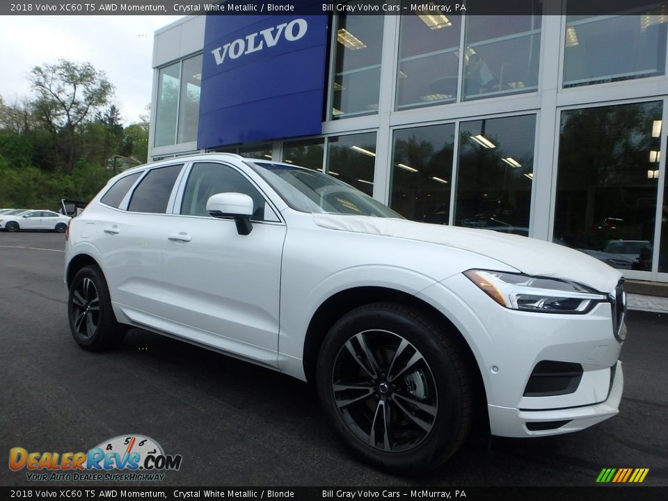 Front 3/4 View of 2018 Volvo XC60 T5 AWD Momentum Photo #1