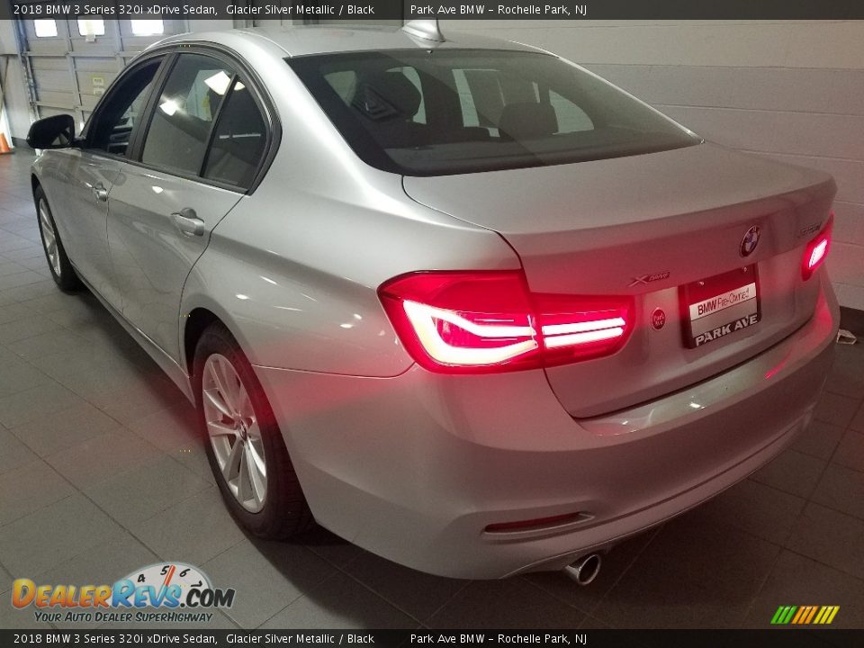 2018 BMW 3 Series 320i xDrive Sedan Glacier Silver Metallic / Black Photo #3