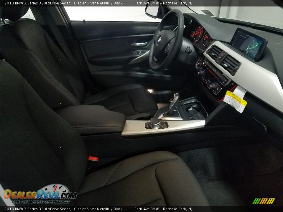 2018 BMW 3 Series 320i xDrive Sedan Glacier Silver Metallic / Black Photo #10
