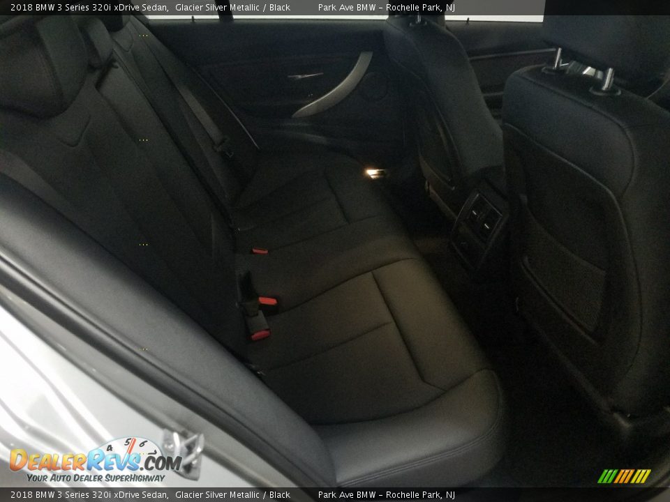 2018 BMW 3 Series 320i xDrive Sedan Glacier Silver Metallic / Black Photo #11
