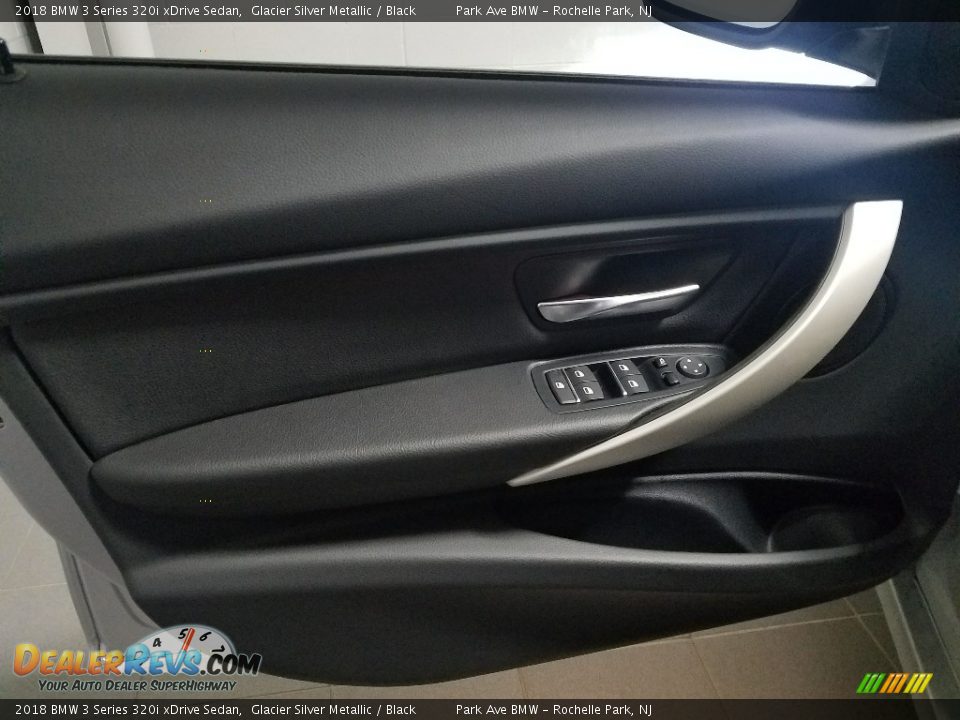 2018 BMW 3 Series 320i xDrive Sedan Glacier Silver Metallic / Black Photo #12