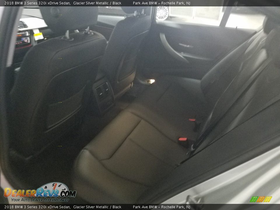 2018 BMW 3 Series 320i xDrive Sedan Glacier Silver Metallic / Black Photo #14