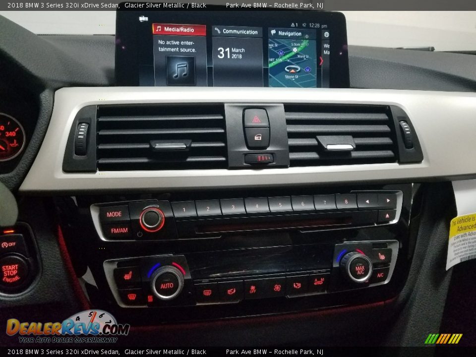 2018 BMW 3 Series 320i xDrive Sedan Glacier Silver Metallic / Black Photo #18