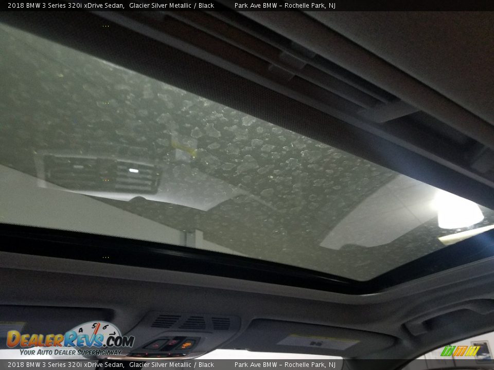 2018 BMW 3 Series 320i xDrive Sedan Glacier Silver Metallic / Black Photo #23