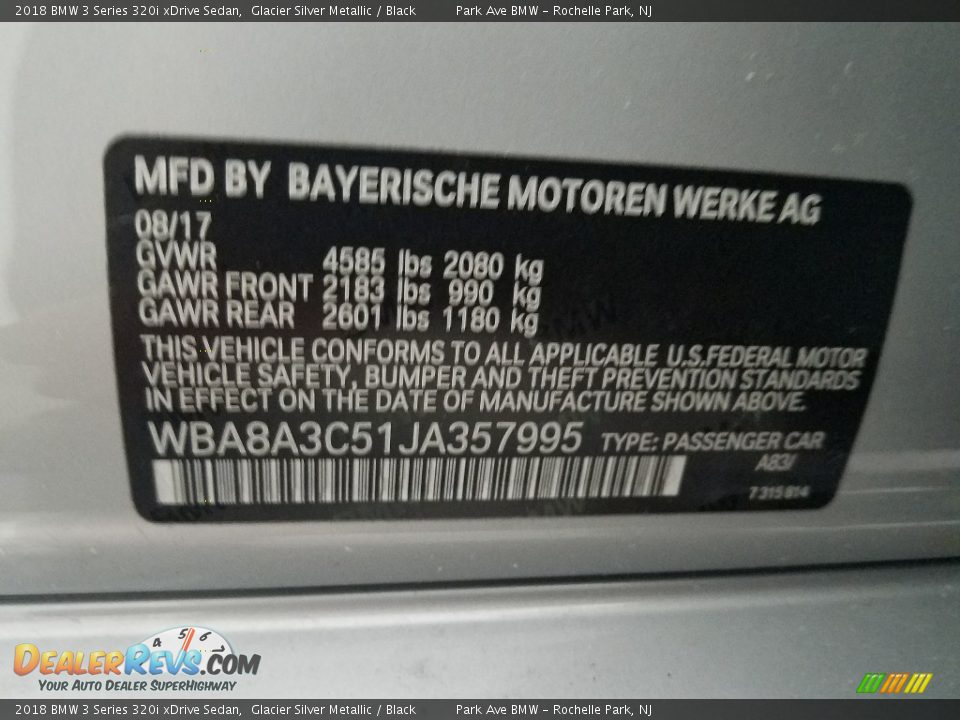 2018 BMW 3 Series 320i xDrive Sedan Glacier Silver Metallic / Black Photo #28