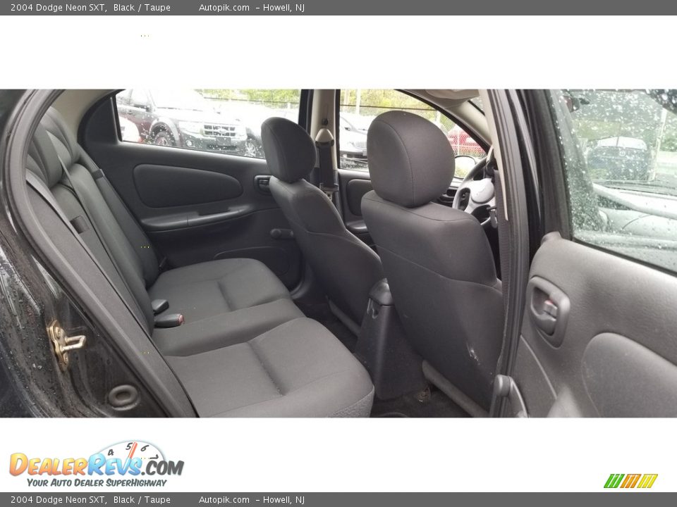 2004 Dodge Neon SXT Black / Taupe Photo #17
