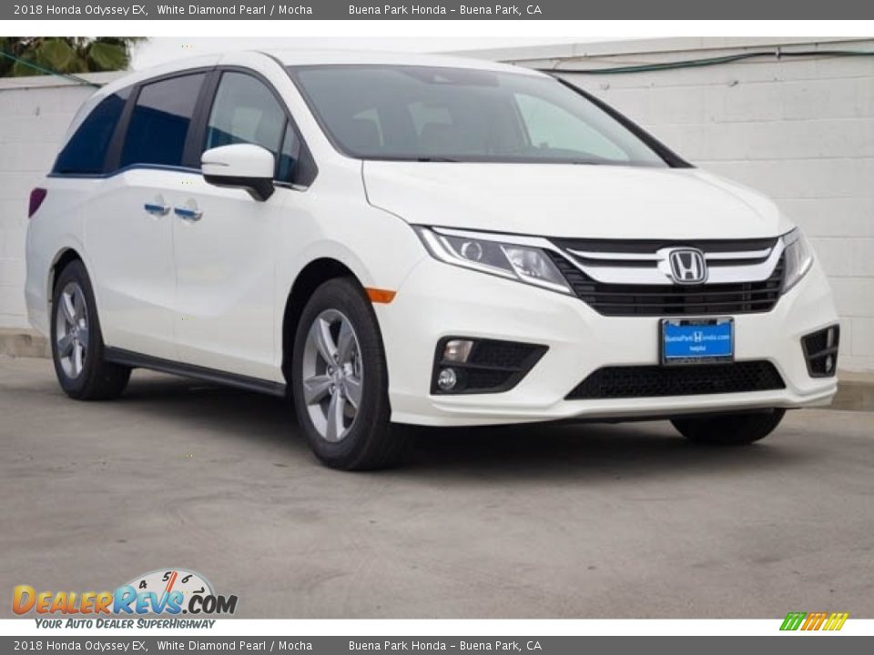 Front 3/4 View of 2018 Honda Odyssey EX Photo #1