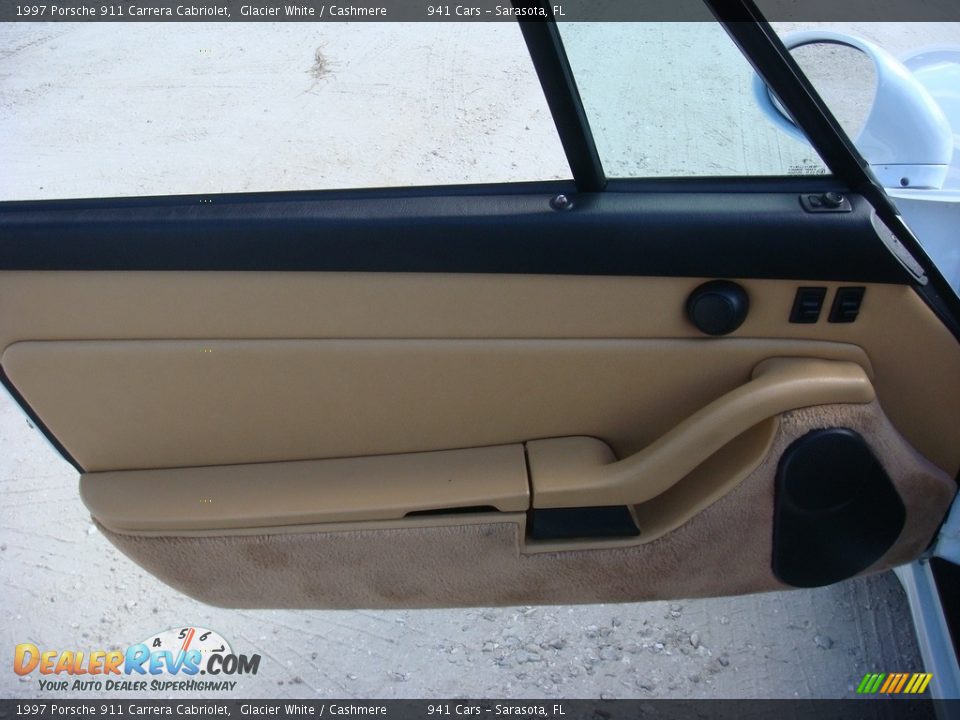 Door Panel of 1997 Porsche 911 Carrera Cabriolet Photo #14