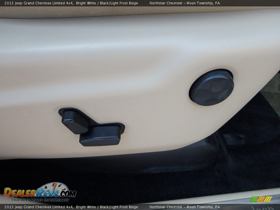 2013 Jeep Grand Cherokee Limited 4x4 Bright White / Black/Light Frost Beige Photo #17