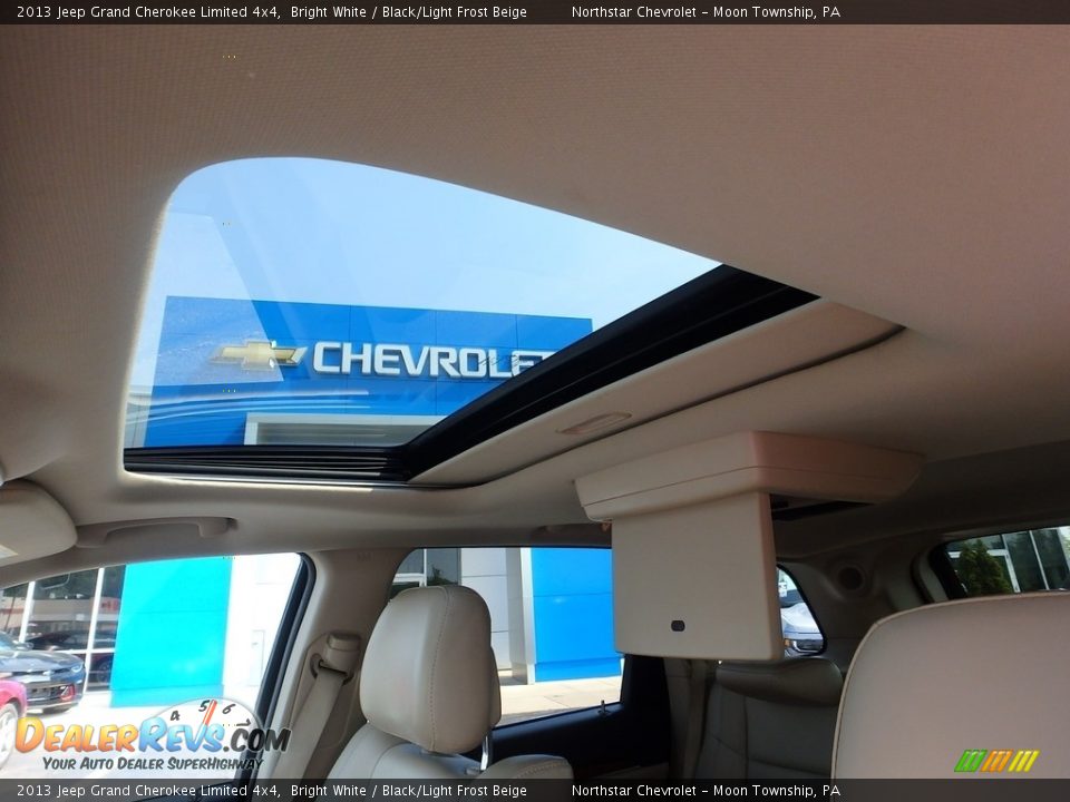 2013 Jeep Grand Cherokee Limited 4x4 Bright White / Black/Light Frost Beige Photo #25