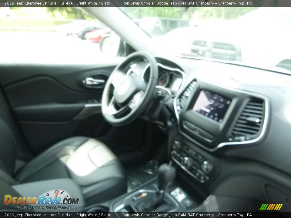 2019 Jeep Cherokee Latitude Plus 4x4 Bright White / Black Photo #12
