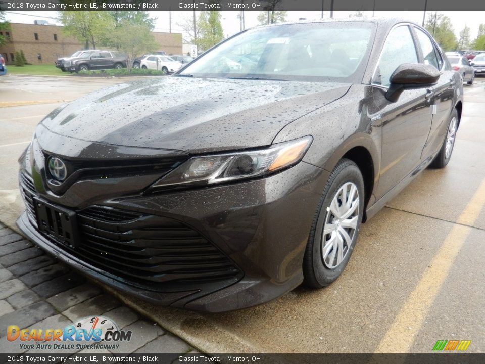 Front 3/4 View of 2018 Toyota Camry Hybrid LE Photo #1