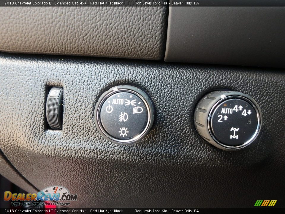 Controls of 2018 Chevrolet Colorado LT Extended Cab 4x4 Photo #16