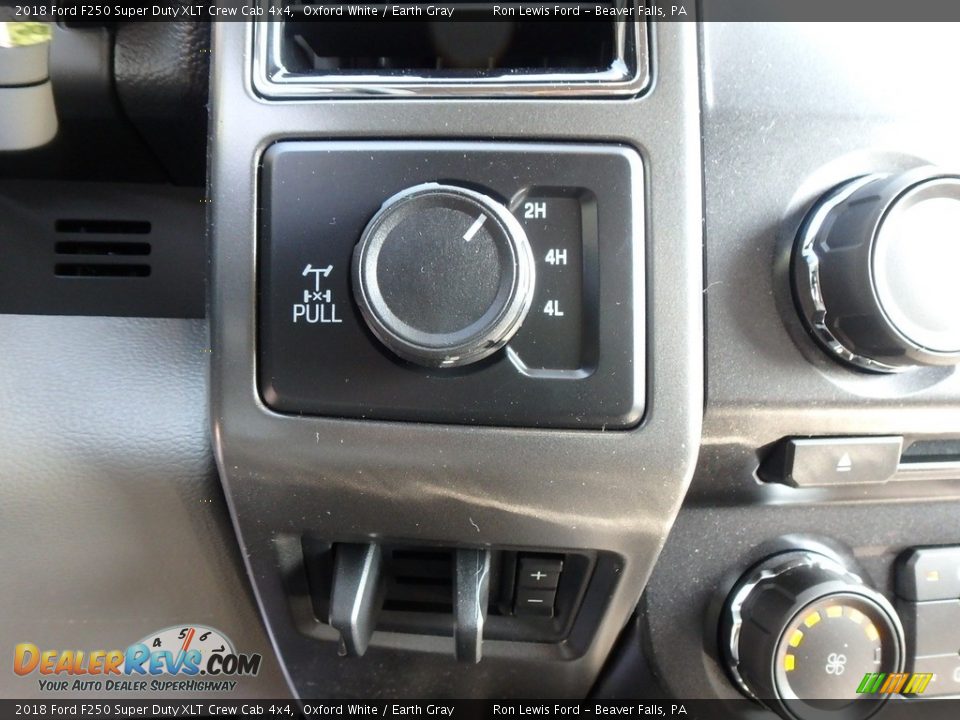 2018 Ford F250 Super Duty XLT Crew Cab 4x4 Oxford White / Earth Gray Photo #17