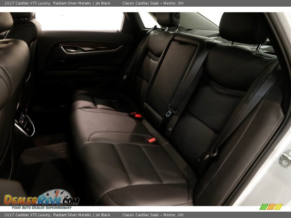 2017 Cadillac XTS Luxury Radiant Silver Metallic / Jet Black Photo #17