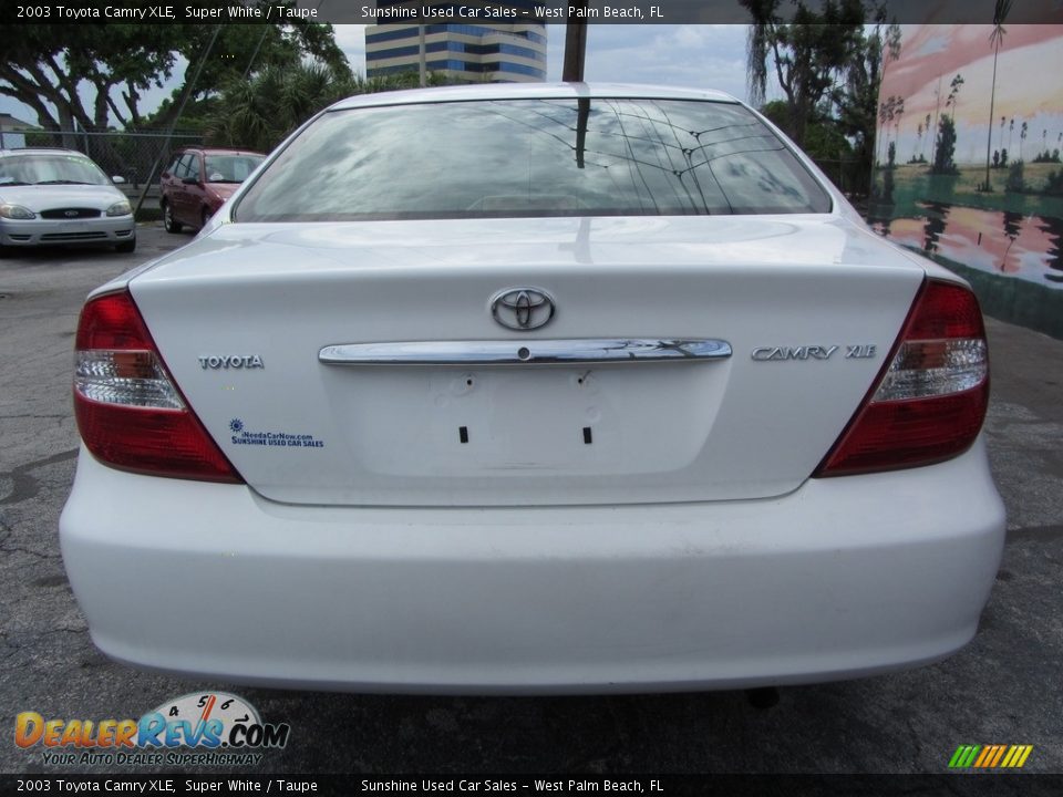 2003 Toyota Camry XLE Super White / Taupe Photo #7