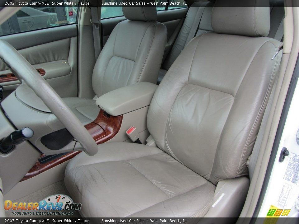 2003 Toyota Camry XLE Super White / Taupe Photo #11