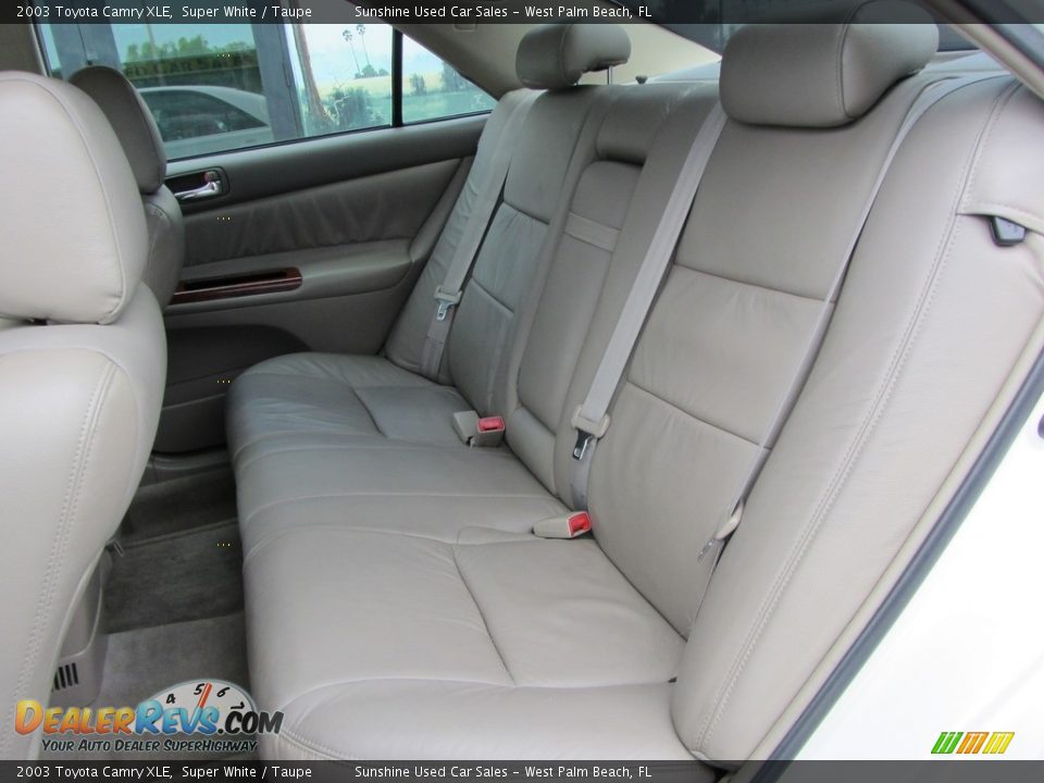 2003 Toyota Camry XLE Super White / Taupe Photo #13