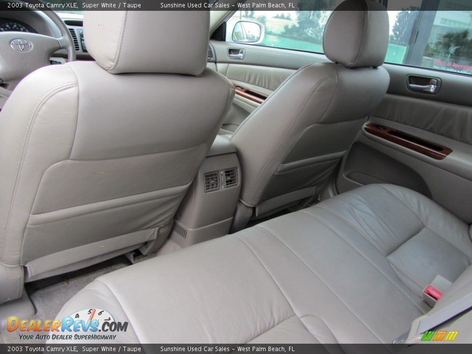 2003 Toyota Camry XLE Super White / Taupe Photo #14