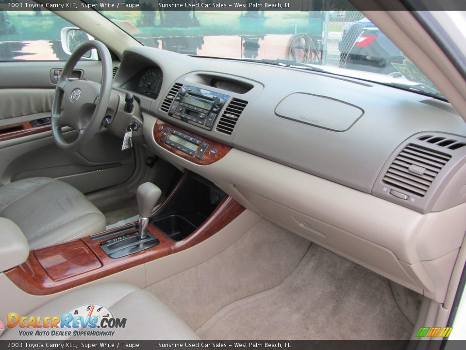 2003 Toyota Camry XLE Super White / Taupe Photo #16