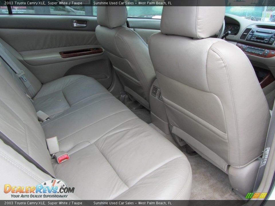 2003 Toyota Camry XLE Super White / Taupe Photo #19