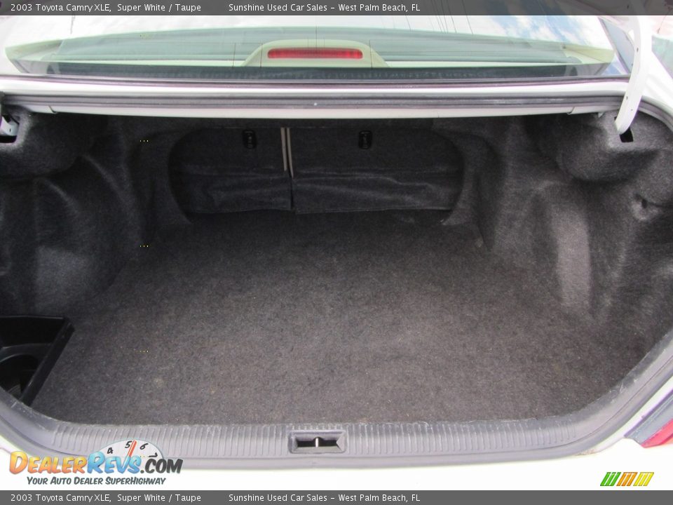 2003 Toyota Camry XLE Super White / Taupe Photo #26