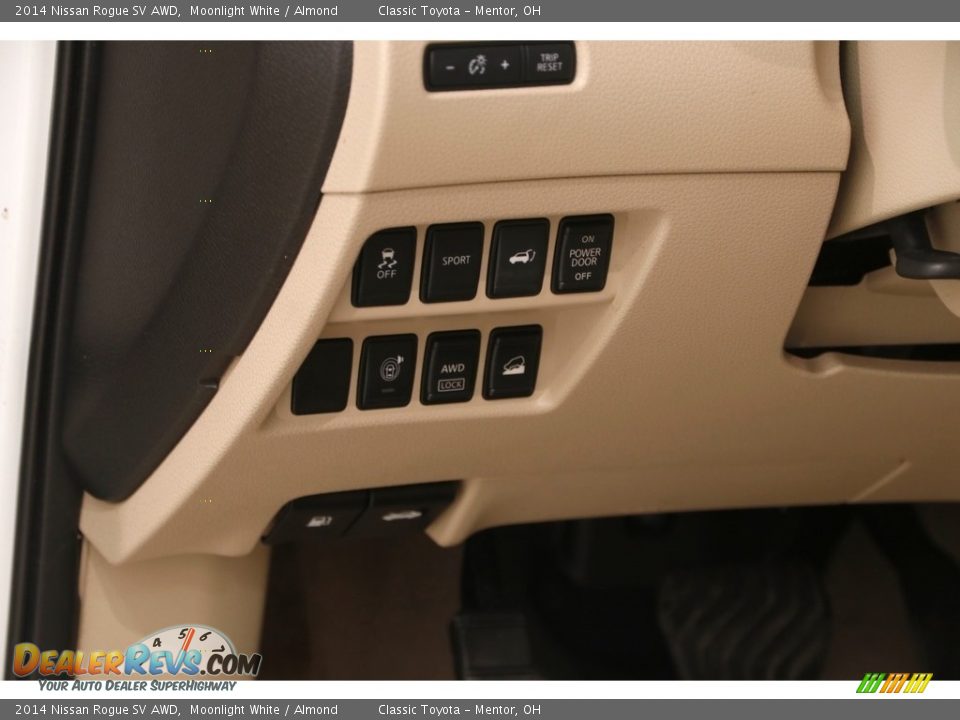 2014 Nissan Rogue SV AWD Moonlight White / Almond Photo #5