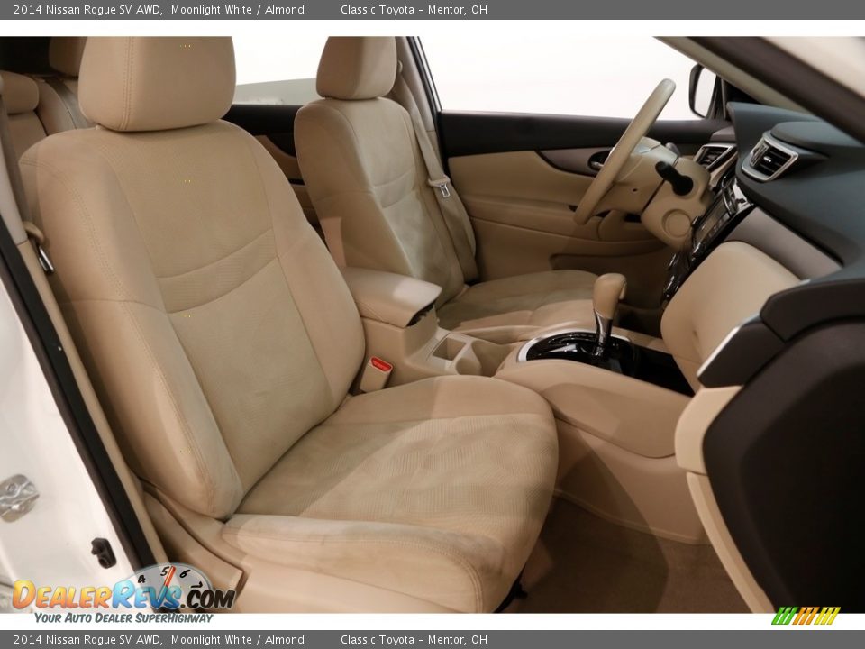 2014 Nissan Rogue SV AWD Moonlight White / Almond Photo #15