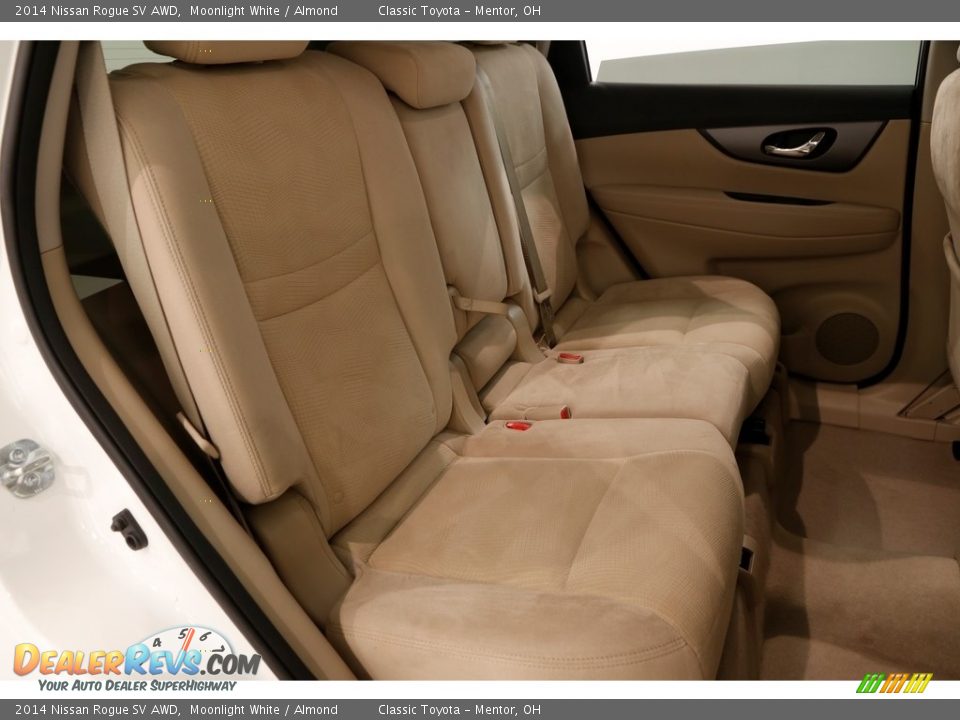 2014 Nissan Rogue SV AWD Moonlight White / Almond Photo #16
