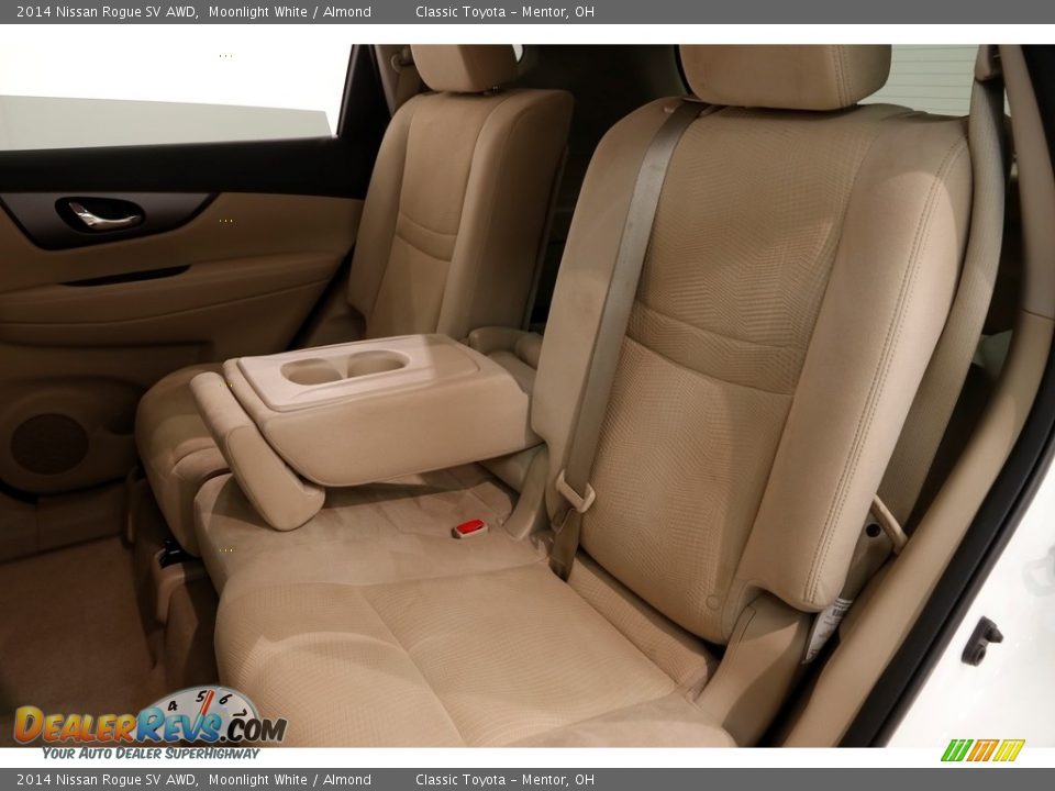 2014 Nissan Rogue SV AWD Moonlight White / Almond Photo #18