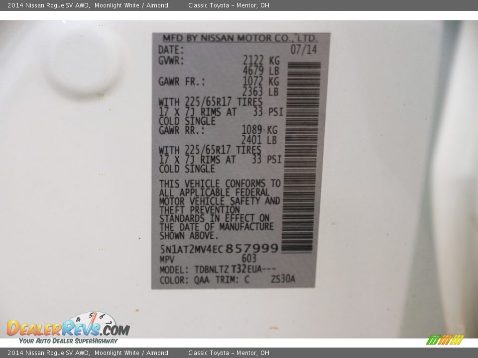 2014 Nissan Rogue SV AWD Moonlight White / Almond Photo #21