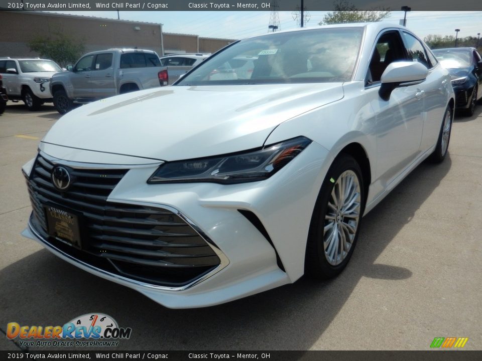 Front 3/4 View of 2019 Toyota Avalon Limited Photo #1