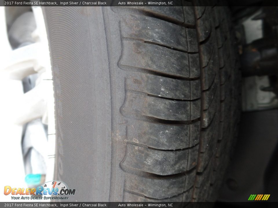 2017 Ford Fiesta SE Hatchback Ingot Silver / Charcoal Black Photo #7