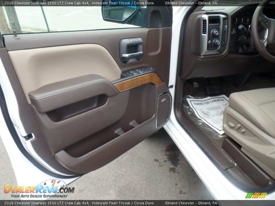 Door Panel of 2018 Chevrolet Silverado 1500 LTZ Crew Cab 4x4 Photo #13