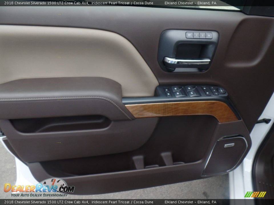 Door Panel of 2018 Chevrolet Silverado 1500 LTZ Crew Cab 4x4 Photo #14