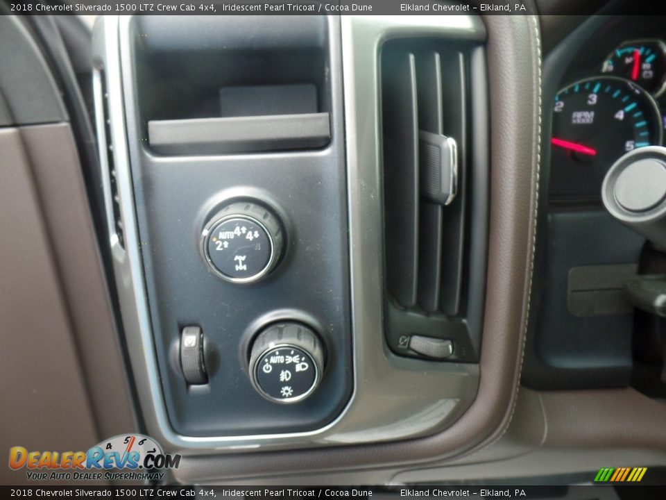 Controls of 2018 Chevrolet Silverado 1500 LTZ Crew Cab 4x4 Photo #26