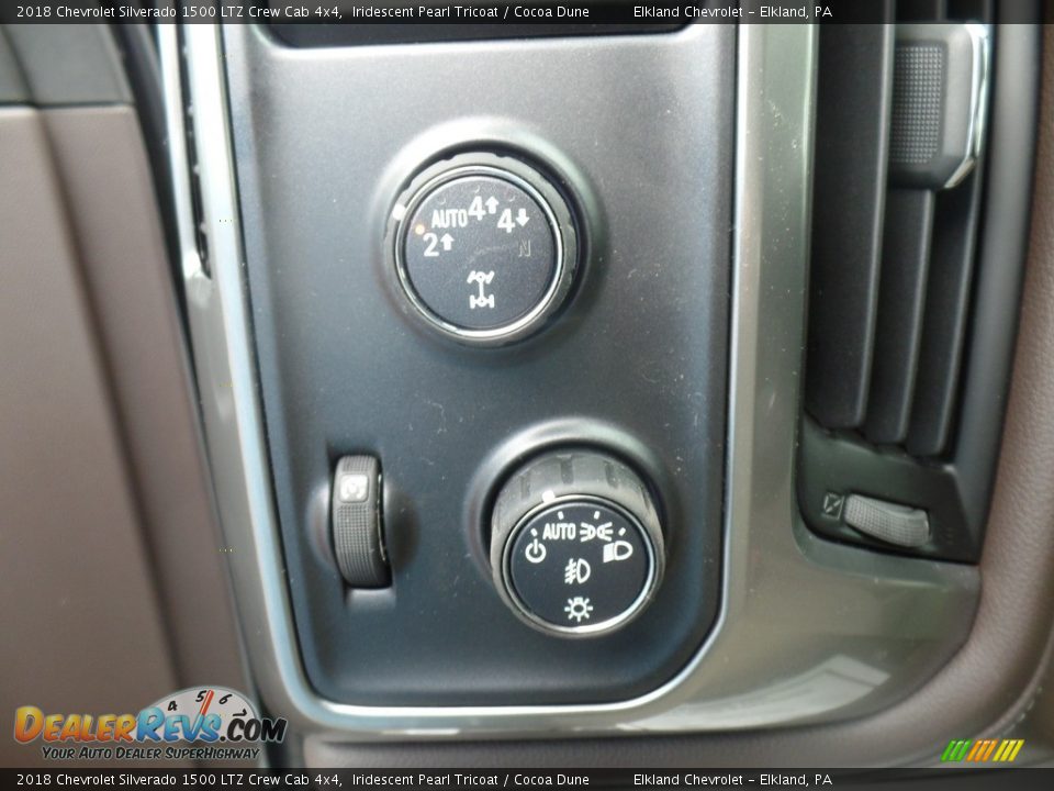 Controls of 2018 Chevrolet Silverado 1500 LTZ Crew Cab 4x4 Photo #27