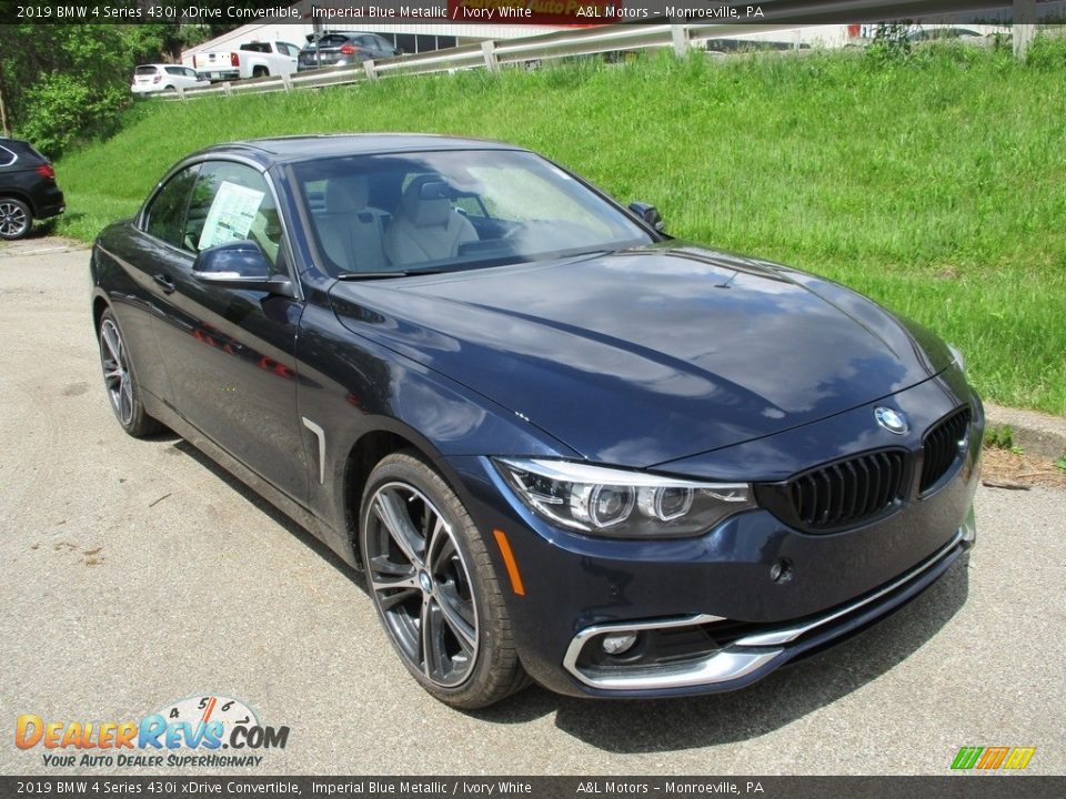 Front 3/4 View of 2019 BMW 4 Series 430i xDrive Convertible Photo #9